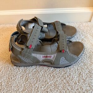 Merrell Kids Sandals in Gray with Red Highlights